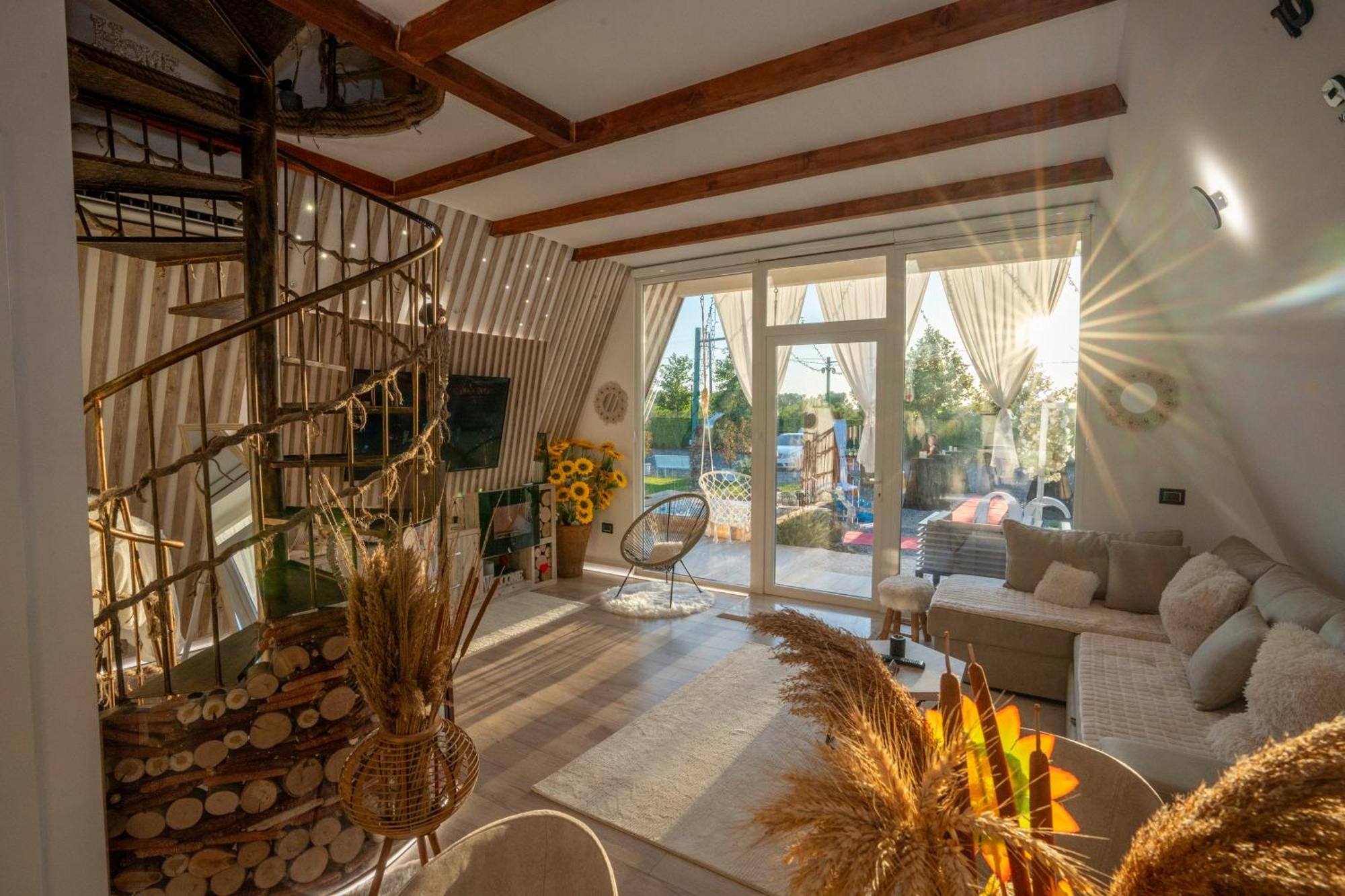 Bed & Breakfast Rrjoll *